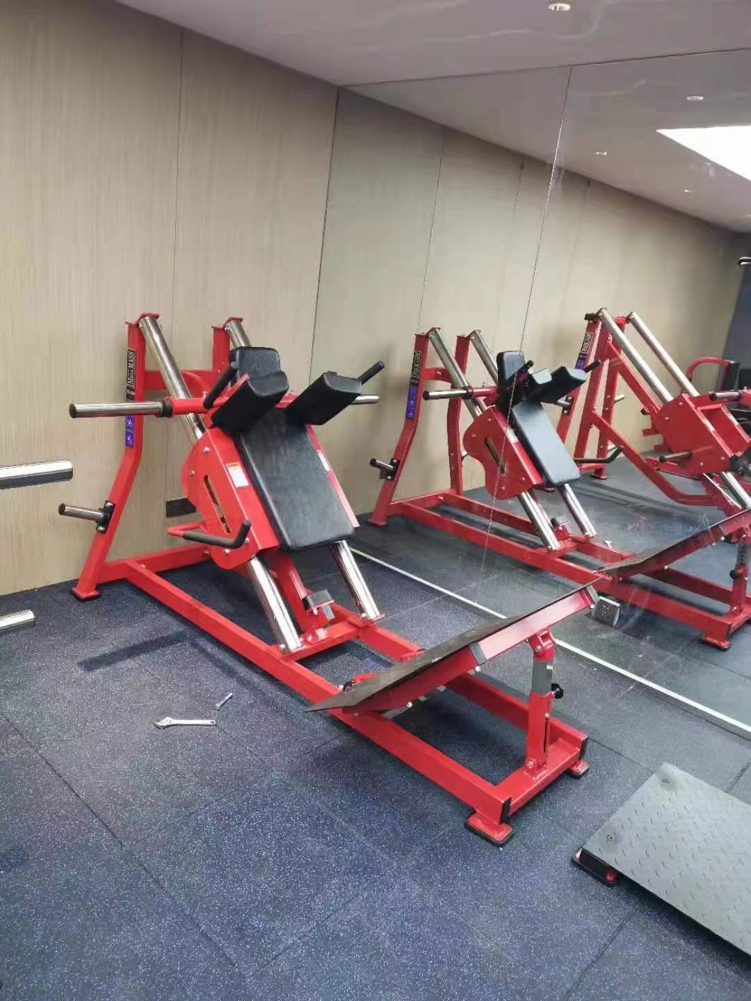 NZ POWER HACK SQUAT MACHINE - ArnoldFitness